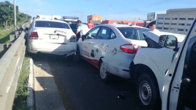 Aparatosa carambola mañanera en el periférico de Mérida.