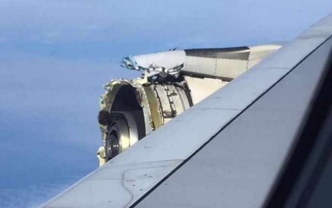Un avión de Air France aterriza forzosamente en Canadá por una explosión en el motor.