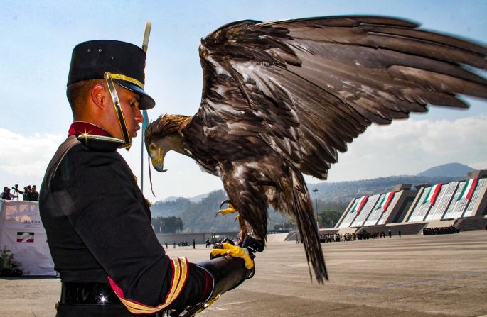 Inauguró EPN el Centro Nacional de Control y Protección del Águila Real en el H. Colegio Militar.