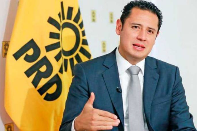 El PRD exige  una indagación a fondo, en torno al Secretario de Desarrollo Social por ser cómplice con su familia de la venta ilegal de gasolina.  