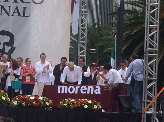 Alpha Tavera y Jazmín Villanueva estuvieron hoy con AMLO.