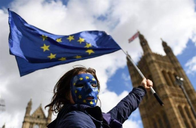 El Parlamento británico respalda la ley para abandonar la UE.