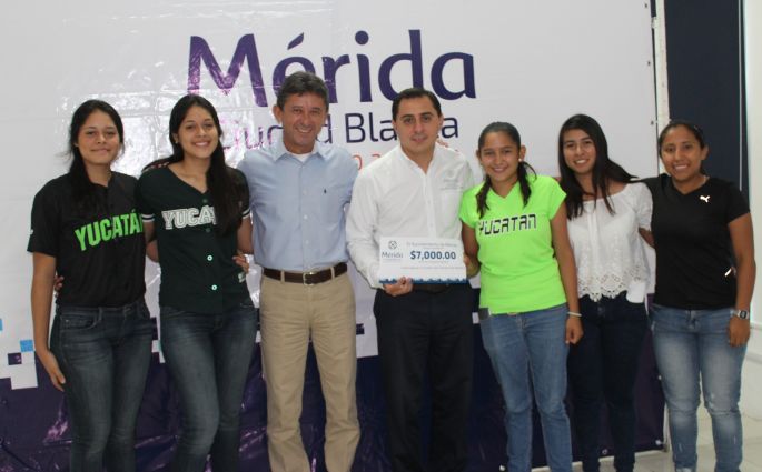 La selección estatal de béisbol femenil rumbo al Nacional en Jalisco.