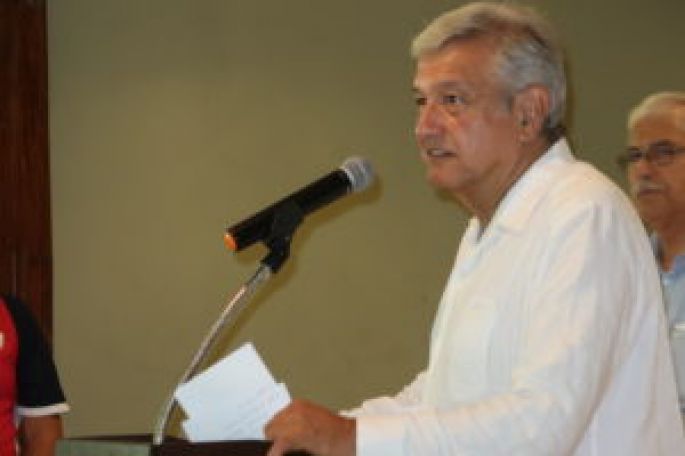 Expresa AMLO que respeta la decisión de la esposa de Calderón