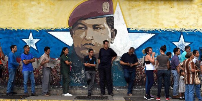 El chavismo se impone en 17 de los 23 estados de Venezuela en las elecciones a gobernadores.