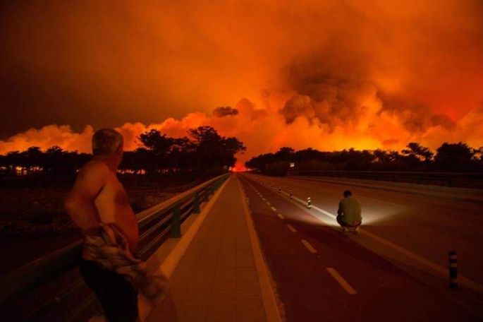 Al menos cinco muertos y más de 5.000 bomberos movilizados por los incendios en Portugal.