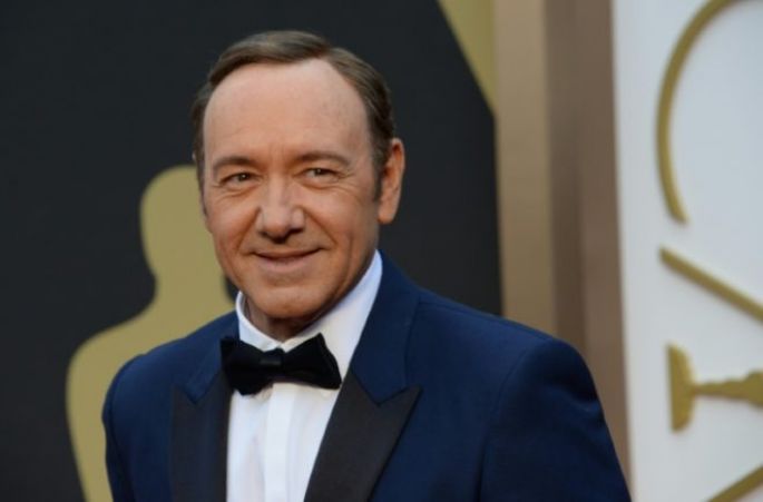 Kevin Spacey revela su homosexualidad y se disculpa tras acusaciones de un adolescente