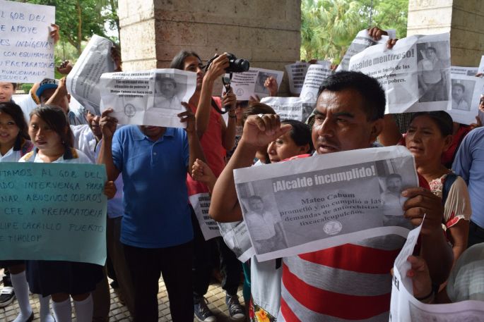 Nueva protesta en Palacio de Gobierno, ahora contra los alcaldes de Tixcacalcupul y Chankom.