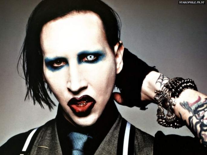 Marilyn Manson, herido tras caerle un decorado encima durante un concierto.