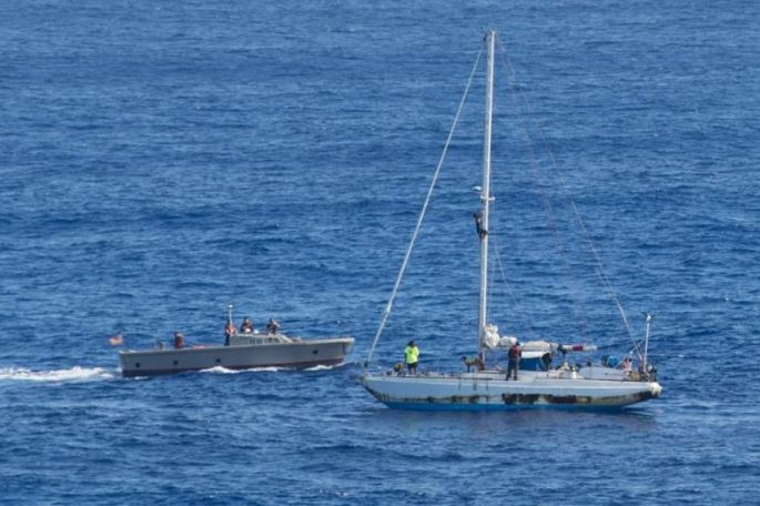 Rescatan a dos mujeres y dos perros después de cinco meses a la deriva en el Pacífico 