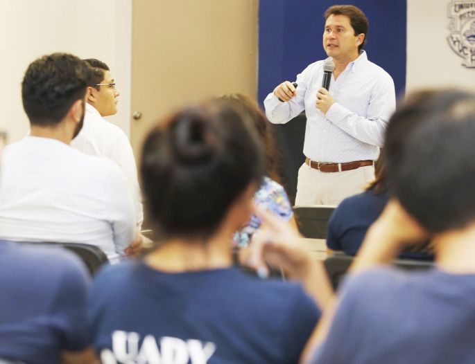 La pobreza debe mantener una tendencia a la baja: Mauricio Sahuí