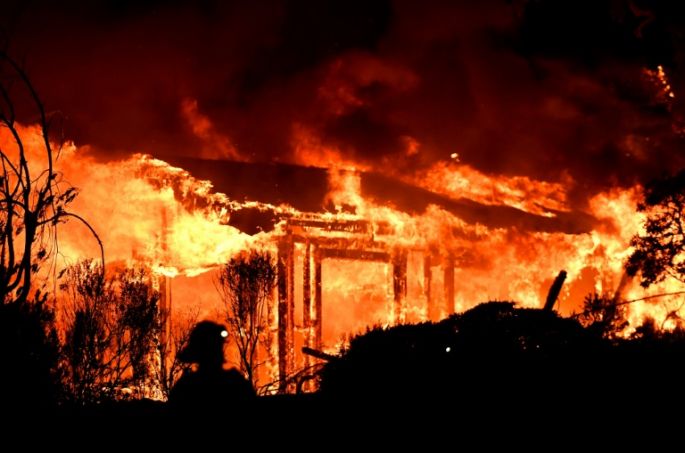 Estado de emergencia por un voraz incendio en región vitivinícola de California