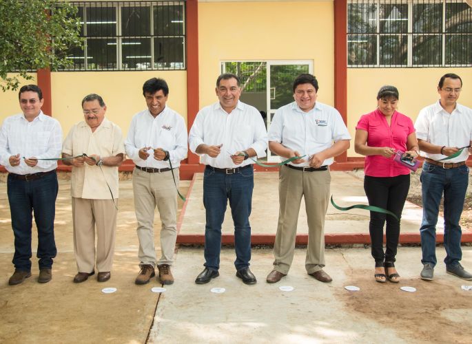 Trabajo en equipo, por la educación