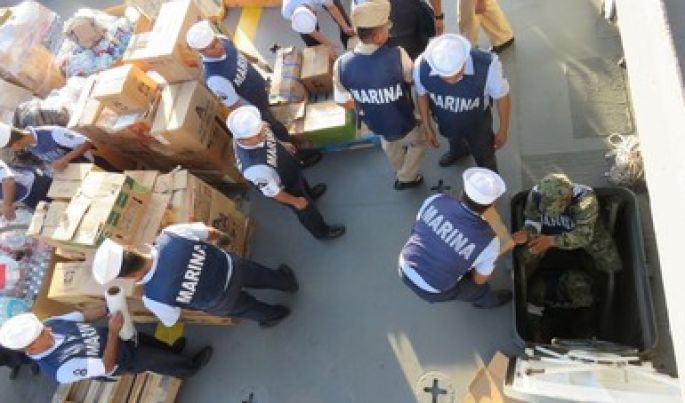 Arriba Buque ARM. “Zapoteco” de la Armada de México, con 181 toneladas de ayuda humanitaria a Salina Cruz, Oaxaca