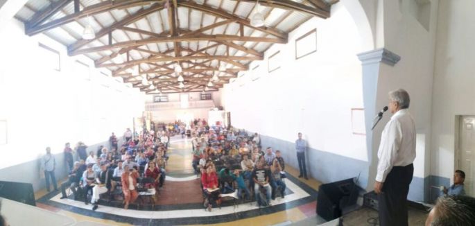 Convoca AMLO al pueblo de México debatir sobre la conveniencia de descentralizar al gobierno federal
