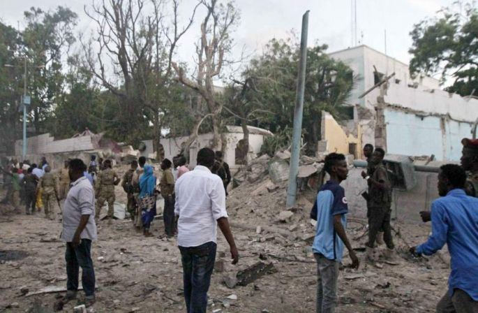 25 muertos por el doble atentado con bomba y el ataque a un hotel en Somalia