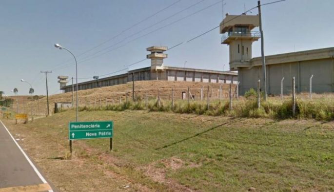 Un preso muere en Brasil tras pasar una semana con tres teléfonos móviles en el estómago.