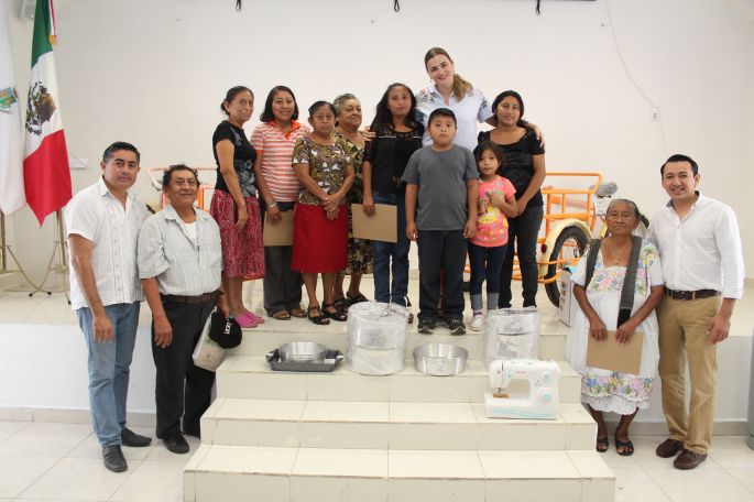 Entrega Cecilia Patrón herramientas de apoyo al trabajo familiar