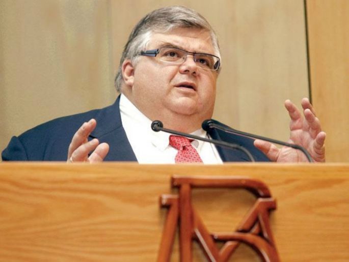 Aumento a salario mínimo debe hacerse con prudencia: Carstens