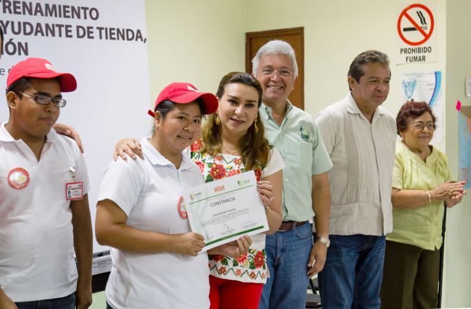 Se gradúa la séptima generación de Ayudante de Tienda Oxxo