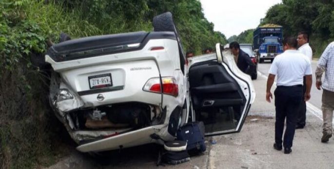 Sale ileso Cuitláhuac García de accidente en la Poza Rica-Tuxpan