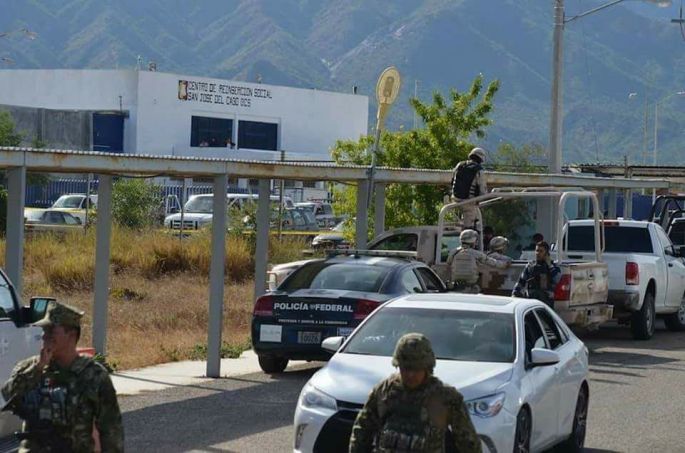 Reos intentan fuga de penal en Baja California Sur, muere su director durante los hechos