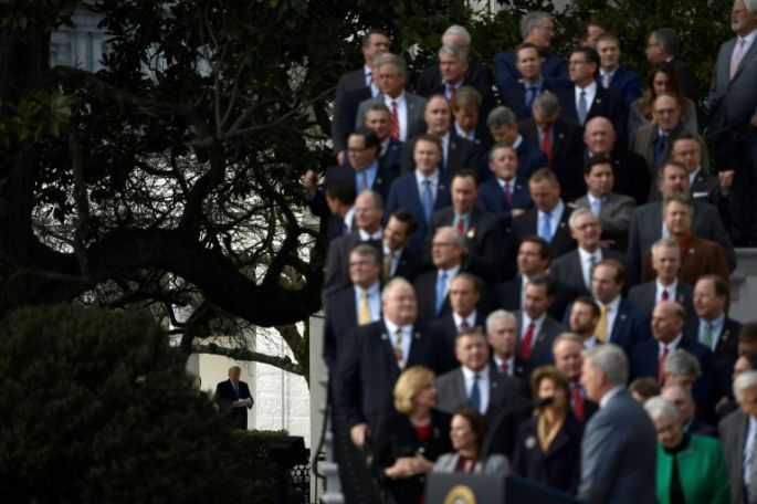 Trump celebra aprobación de reforma impositiva