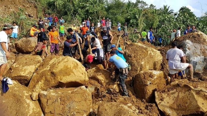 Rescatistas buscan a decenas de desaparecidos en Filipinas tras la tormenta