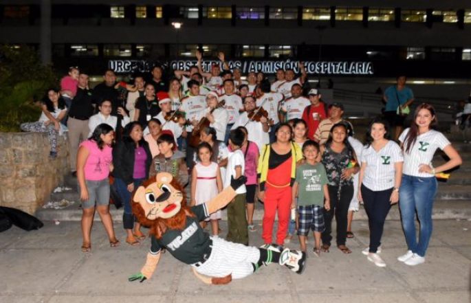 Los Leones llevan la magia de la Navidad al Hospital O’Horán