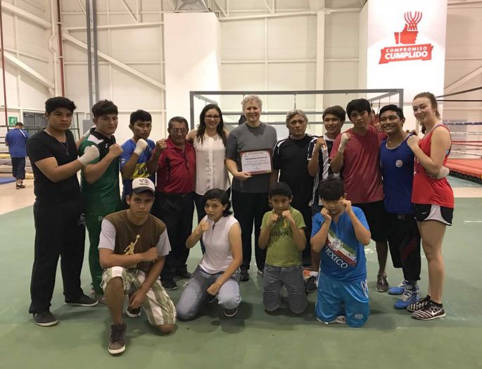 Dan clínica de boxeo a púgiles y entrenadores yucatecos   