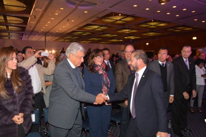 Se registra AMLO como precandidato del PES a la Presidencia de la República