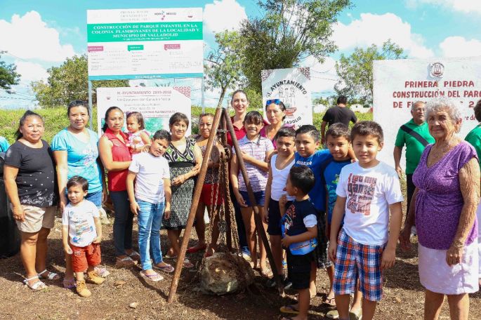 Alpha Tavera pone primera piedra para el parque de Flamboyanes II