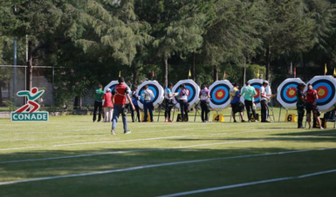 Tiro con arco, perfección y precisión en una flecha