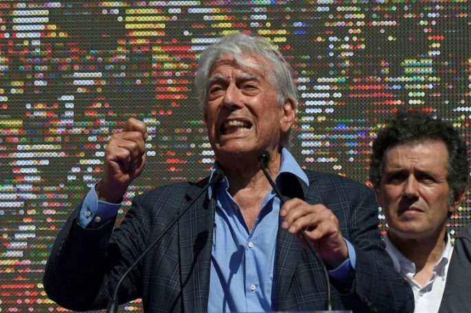 Vargas Llosa y más de 230 autores peruanos rechazan indulto a Fujimori