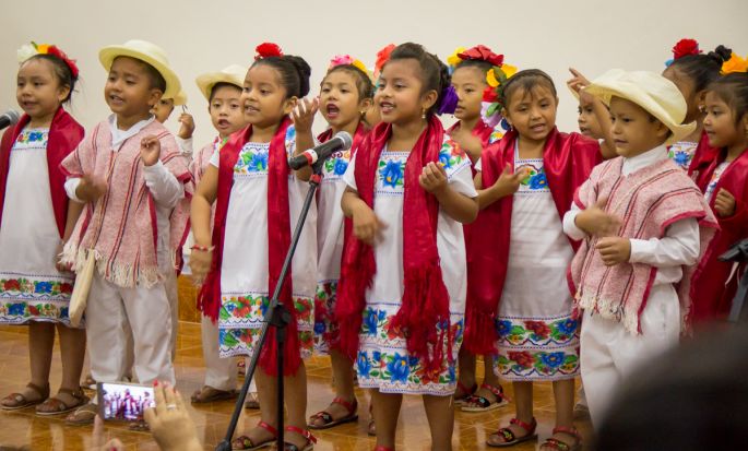 Viven la Navidad en lengua maya