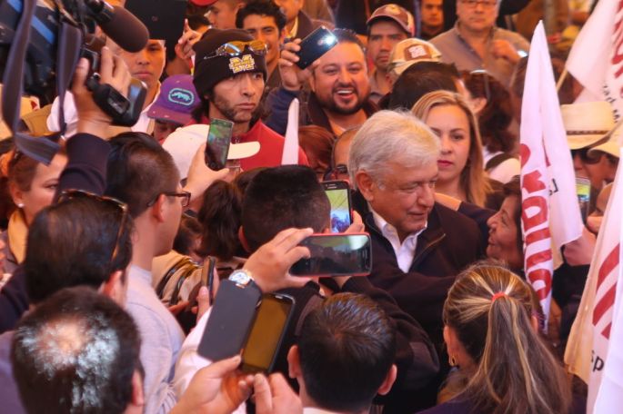 AMLO y un equipo elaboran un plan de emergencia ante la reforma fiscal de EU