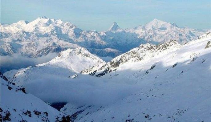 Tres montañeros muertos por aludes en los Alpes suizos