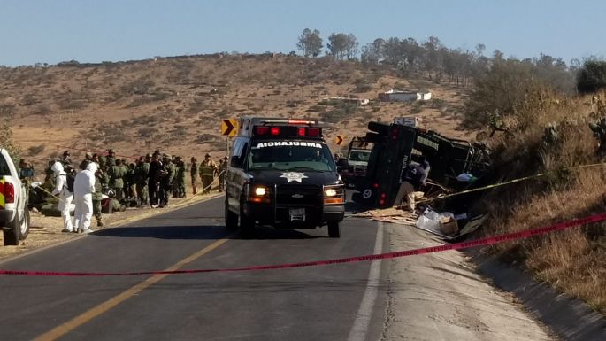 Muere un militar en volcadura