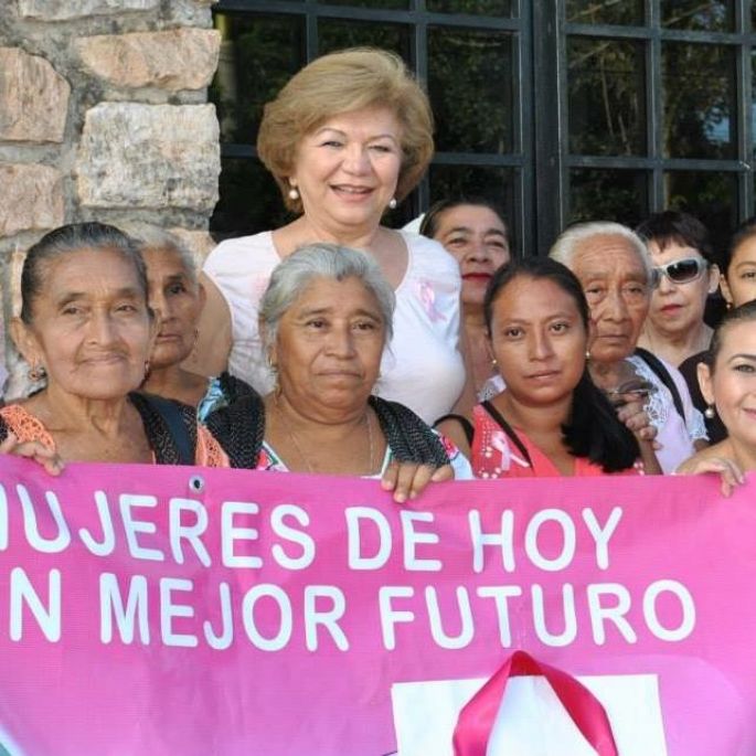 Lucelly Alpizar Carrillo se aprovecha de la pobreza de mujeres priístas yucatecas