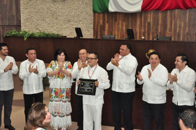 Entregan Medalla “Héctor Victoria Aguilar” a la Orquesta Típica Yukalpetén