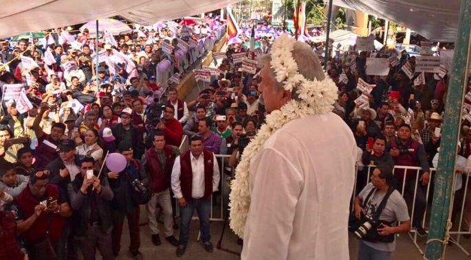 Pide AMLO ante militantes del PES en Veracruz que no acabe la llama de la esperanza