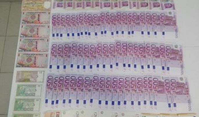 La Policía Federal detiene en el aeropuerto de Cancún a pasajero extranjero con divisas equivalentes a más de medio millón de pesos