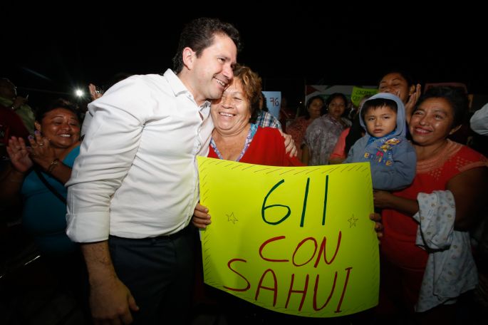 Mauricio Sahuí escucha propuestas en Mérida