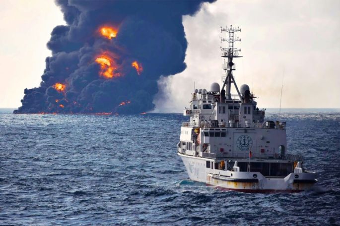 Riesgo de catástrofe ecológica en el mar de China por un petrolero iraní