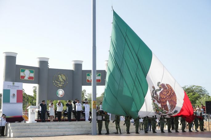 Conmemoran el 197 aniversario de la Bandera. México y Yucatán no se quiebran