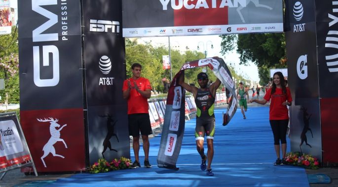Crisanto Grajales se impone en el Triatlón Nacional de Mérida 2018   
