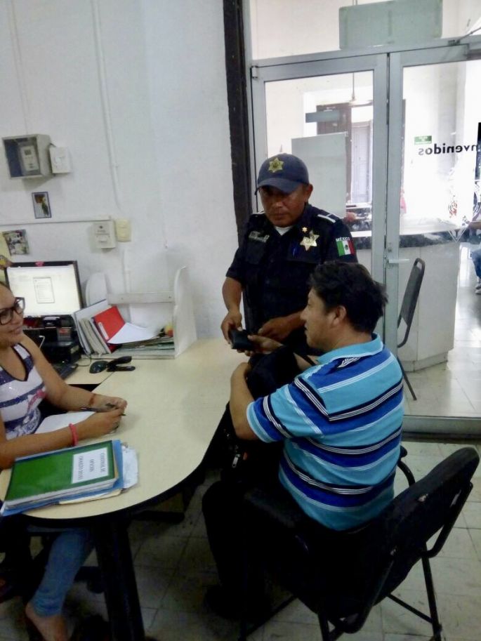 Ciudadano honrado, encuentra cartera con $2,950 pesos y la devuelve