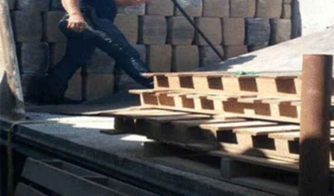 Detienen en la carretera Umán-Hopelchen a camión que transportaba más de 400 kilos de marihuana ocultos en un doble fondo