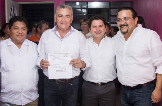 Se registra como candidato a diputado local del sexto distrito por el PRI, Marcos Rodríguez Ruz