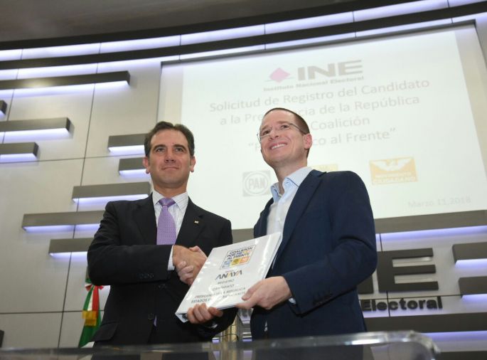 Se inscribe Ricardo Anaya ante el INE por la coalición "Por México al Frente"
